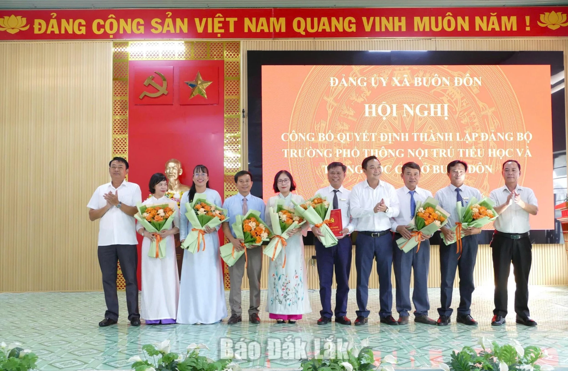 Ra mắt 