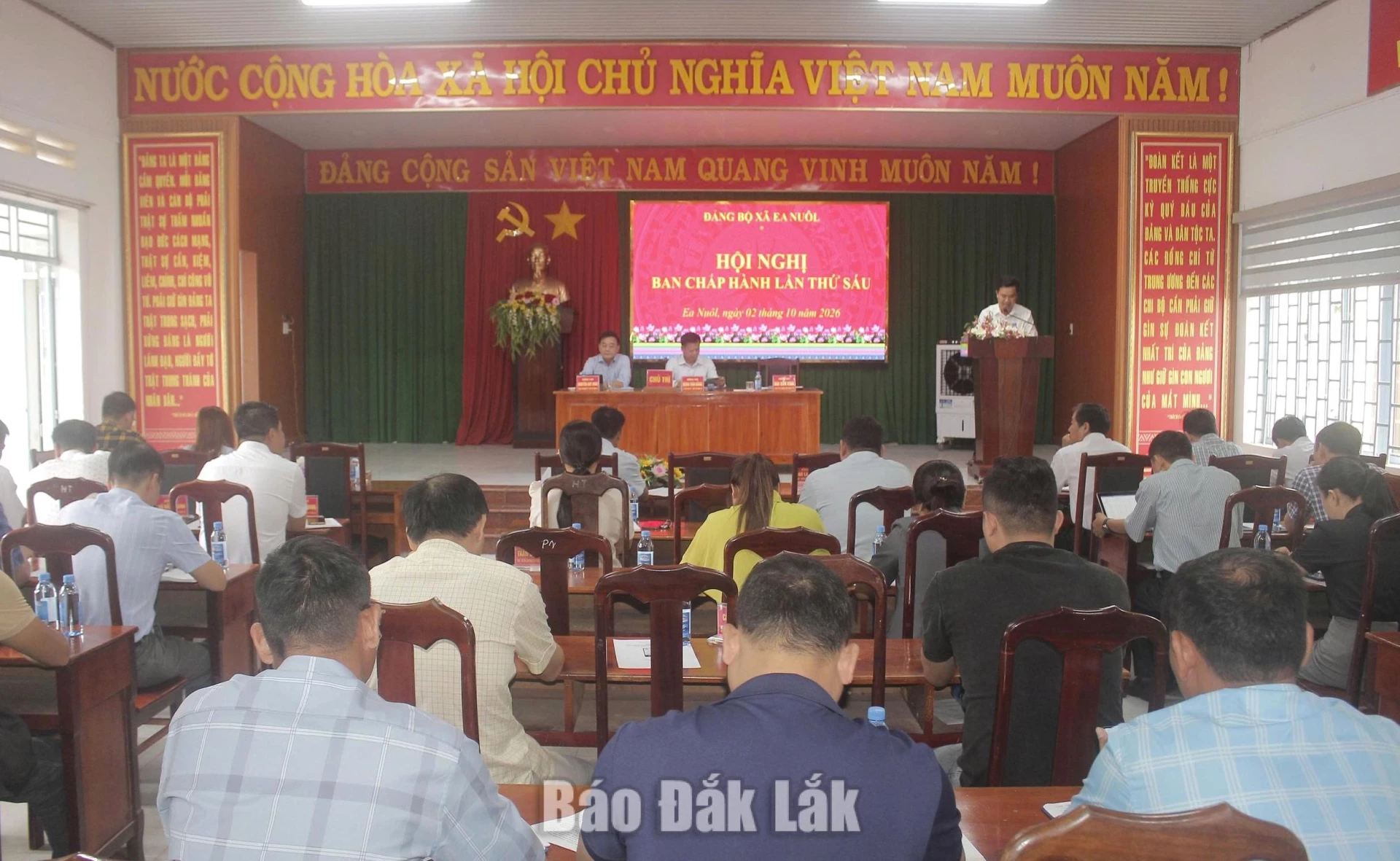 Toàn cảnh hội nghị.