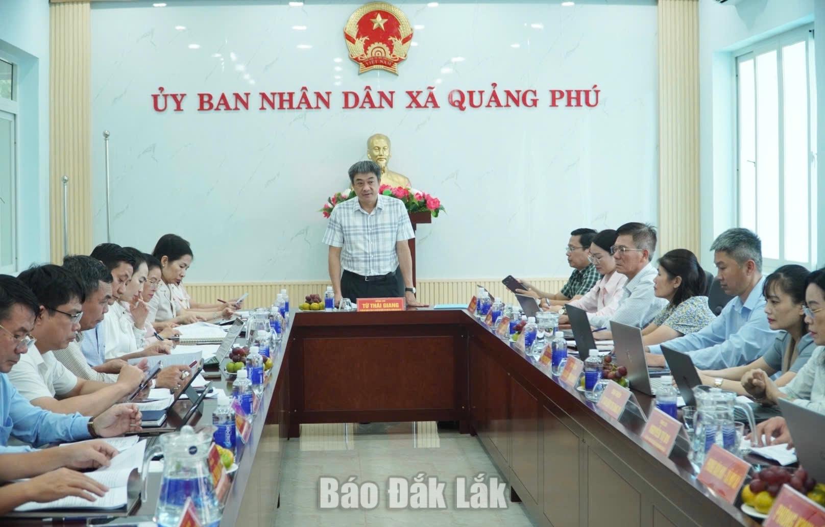 phát biểu kết luận buổi làm việc.