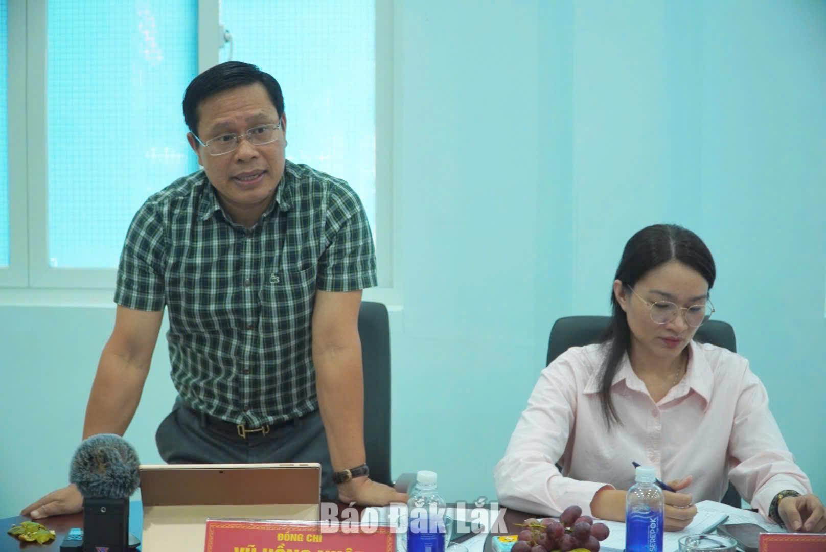 Bí thư Đảng ủy xã, Chủ tịch HĐND xã Quảng Phú phát biểu tại buổi làm việc.