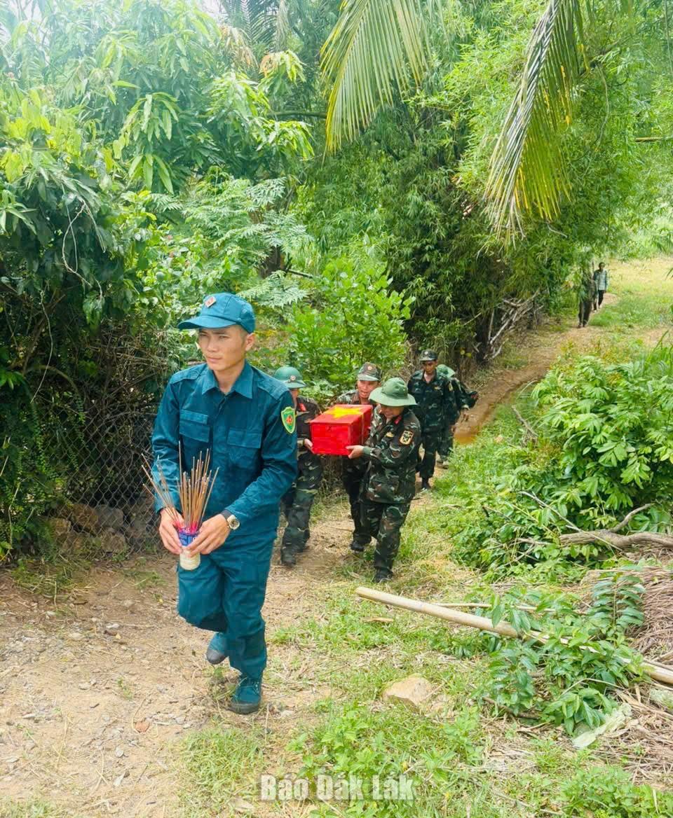 Đưa hài cốt liệt sĩ