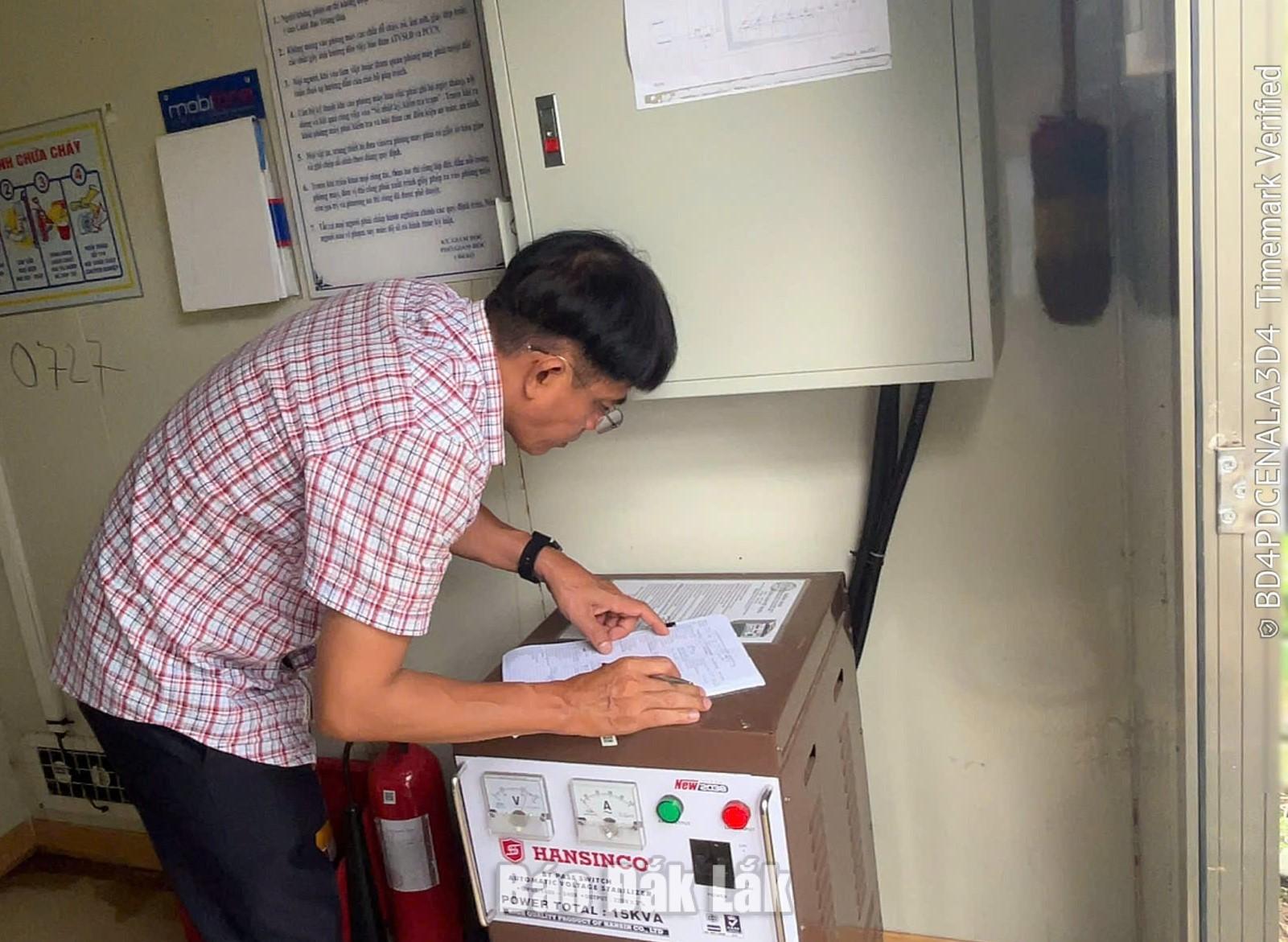 Cán bộ Sở Khoa học và Công Nghệ Đắk Lắk kiểm tra