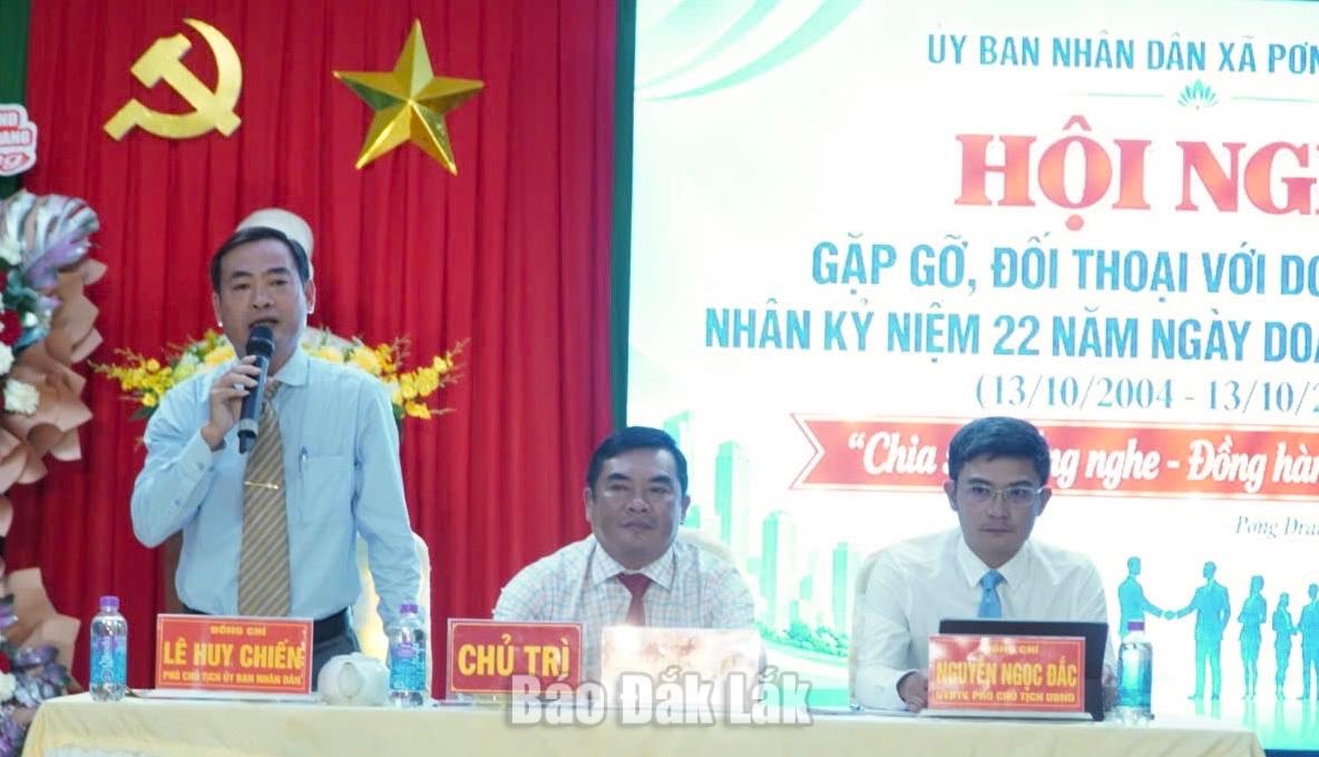 Lãnh đạo UBND xã Pơng Drang chủ trì đối thoại với doanh nghiệp.