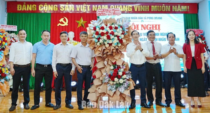 Xã Pơng Drang đối thoại, cam kết đồng hành cùng doanh nghiệp