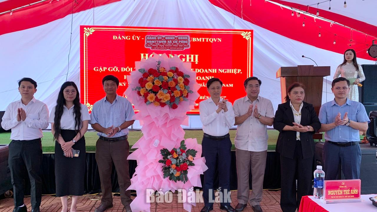 Lãnh đạo UBND xã