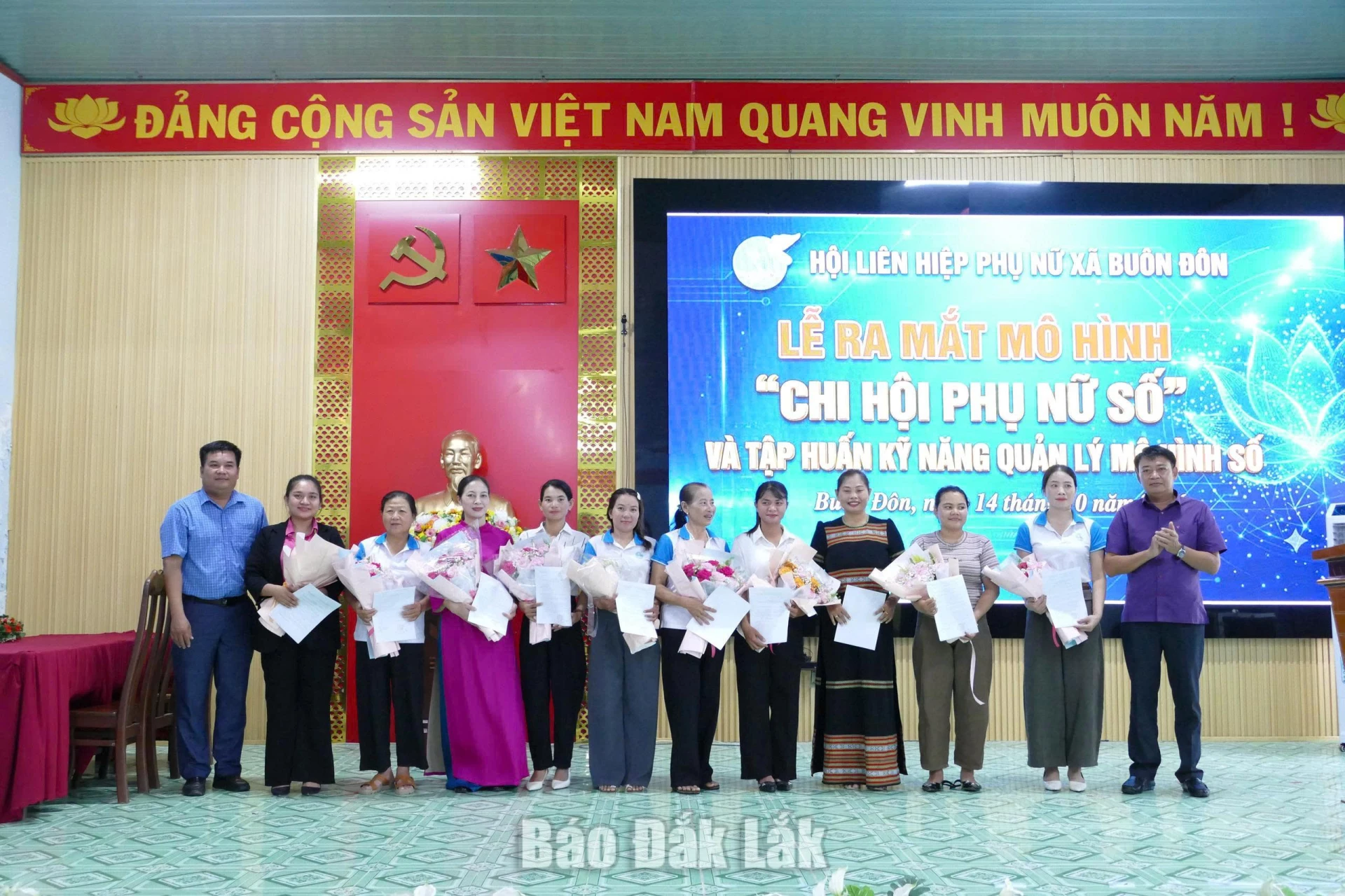 Các thành viên Ban chỉ đạo mô hình ra mắt
