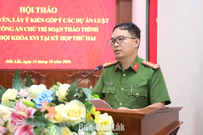 đại diện đơn vị Công an tỉnh tham gia thảo luận.