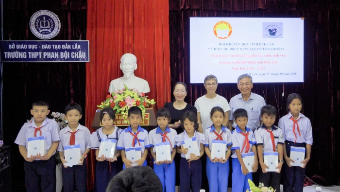 Trao 76 suất học bổng COPI cho học sinh có hoàn cảnh khó khăn