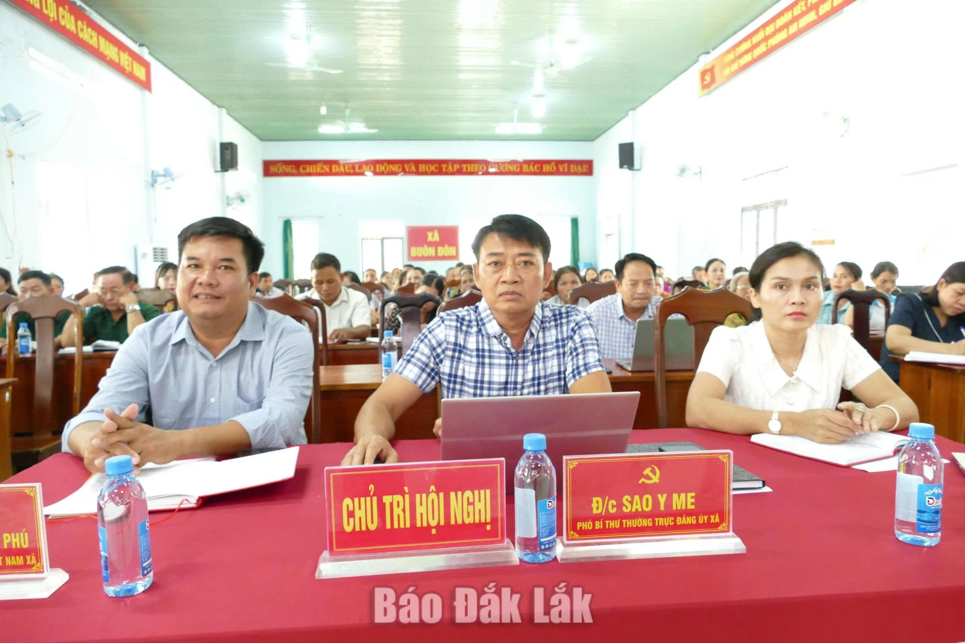 Các đại biểu tham dự hội nghị.