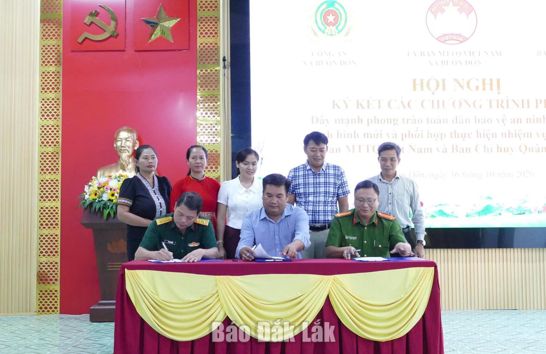 Đại diện các đơn vị ký kết chương trình phối hợp.