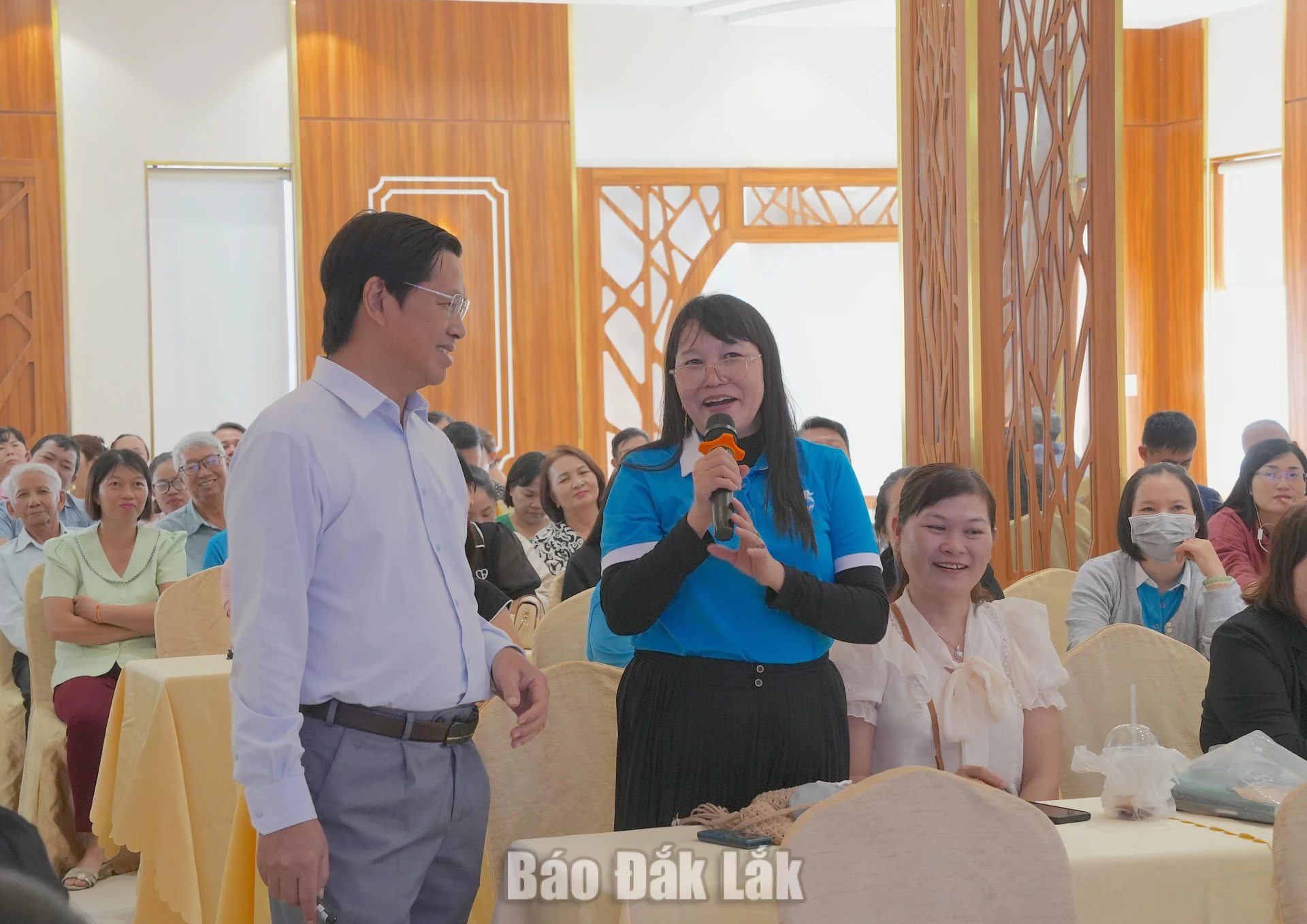Đại biểu tương tác, trao đổi thông tin liên quan đến các văn bản, quy định pháp luật về người tiêu dùng.