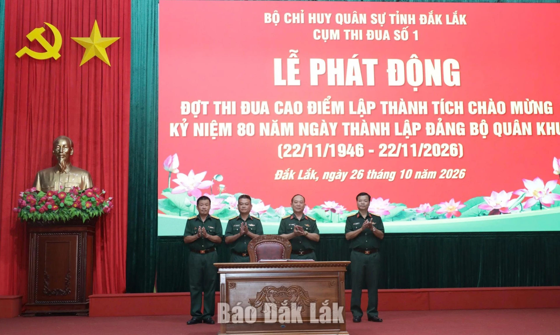 Đại diện các đơn vị ký kết giao ước thi đua.