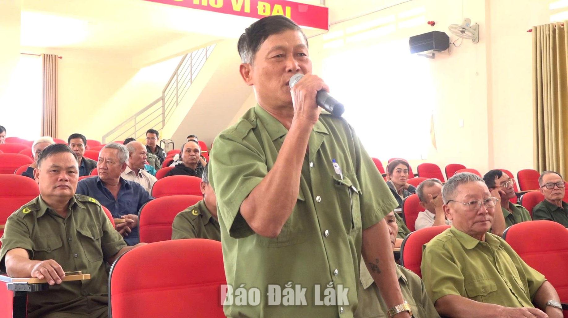 Người dân xã Krông Búk kiến nghị tại diễn đàn.