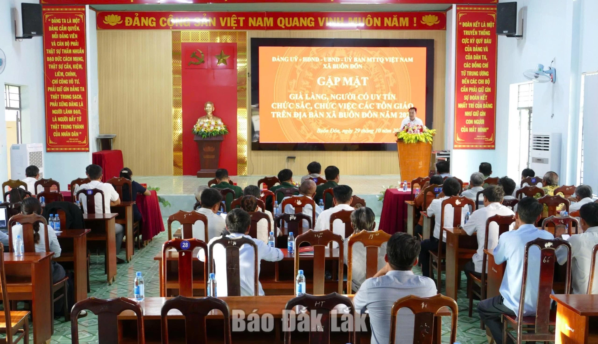 Toàn cảnh buổi gặp mặt.