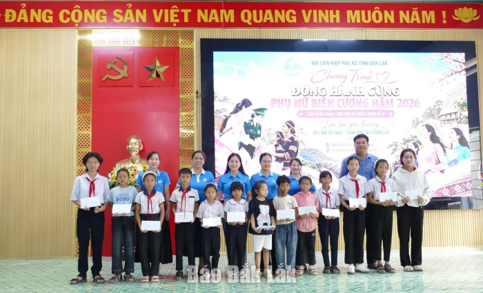 Chương trình “Đồng hành cùng phụ nữ biên cương” tại Buôn Đôn