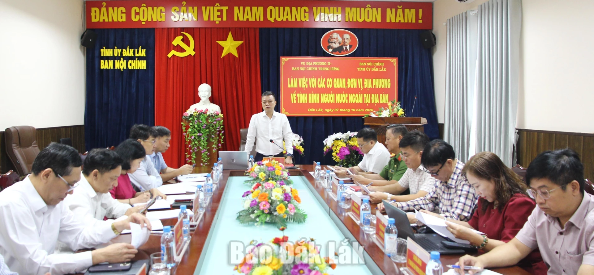 Các đại biểu tham dự buổi làm việc.