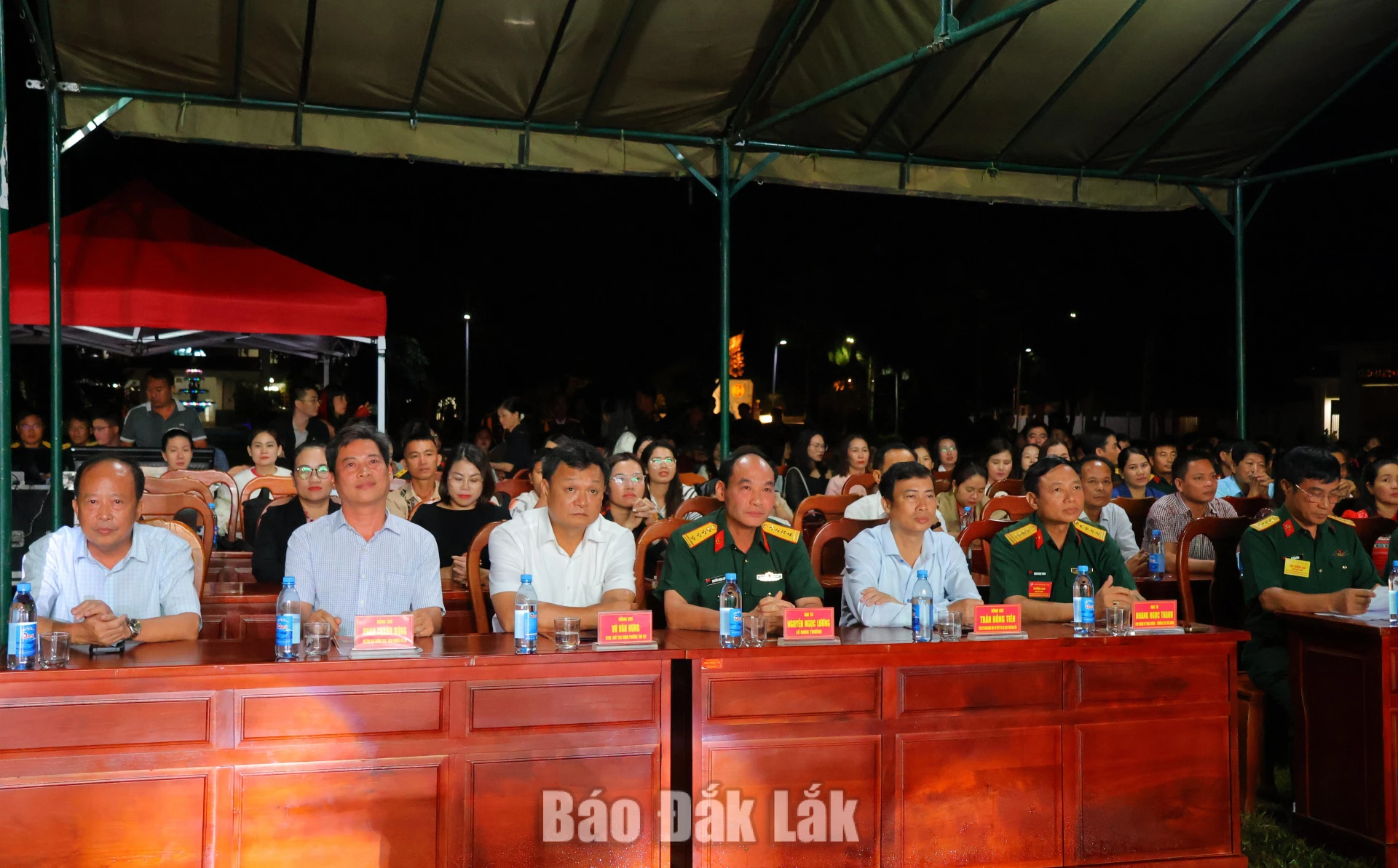 Các đại biểu tham dự tại liên hoan.