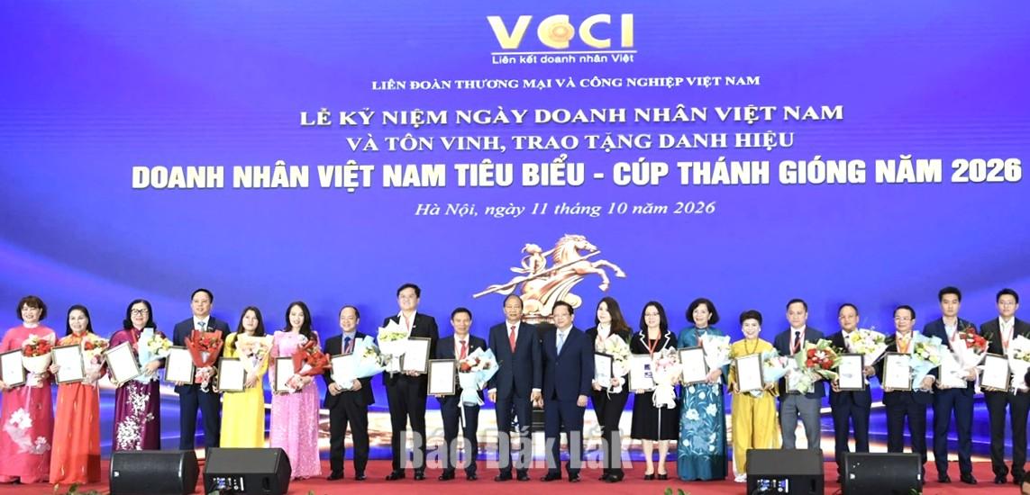 Các doanh nhân được vinh danh tại buổi lễ.