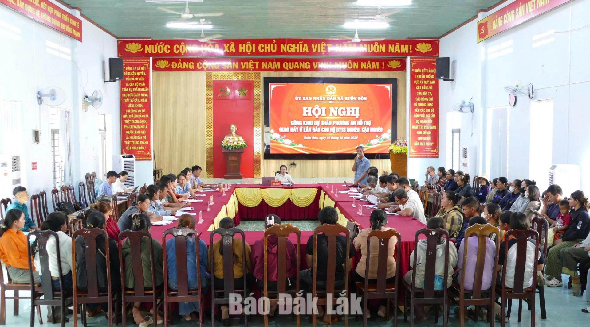 Toàn cảnh hội nghị.