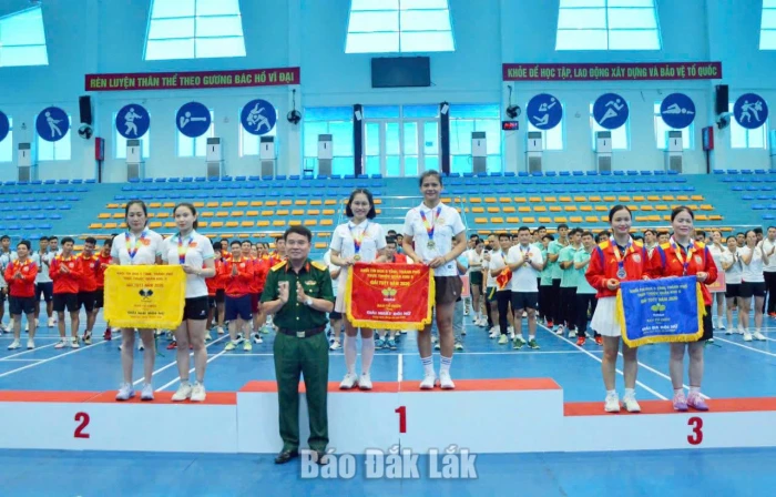 Ban tổ chức trao giải