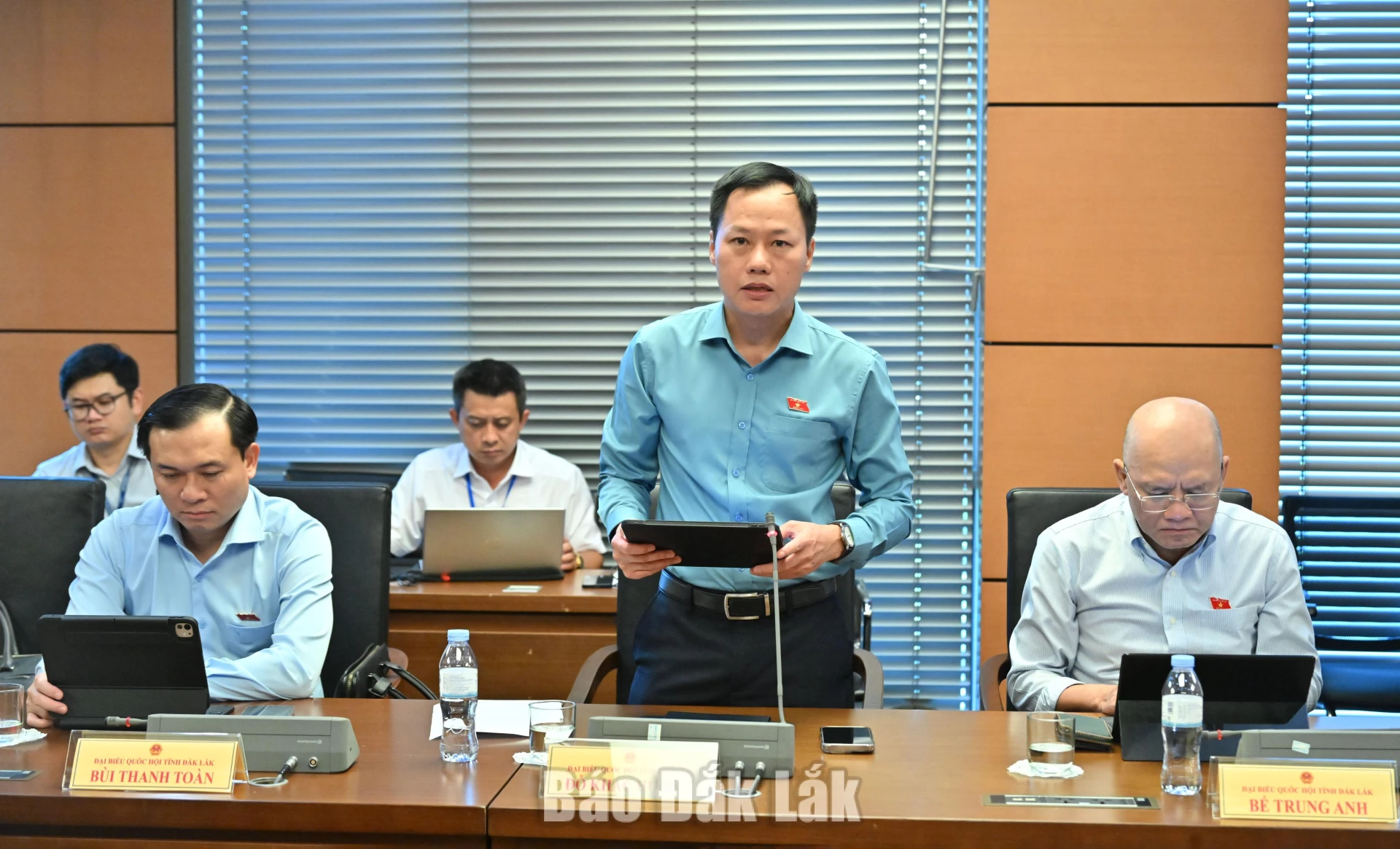 Đại biểu Đỗ Khắc Hưởng, Ủy viên hoạt động chuyên trách tại Ủy ban Dân nguyện và Giám sát của Quốc hội phát biểu thảo luận. Ảnh: Đoàn ĐBQH tỉnh cung cấp