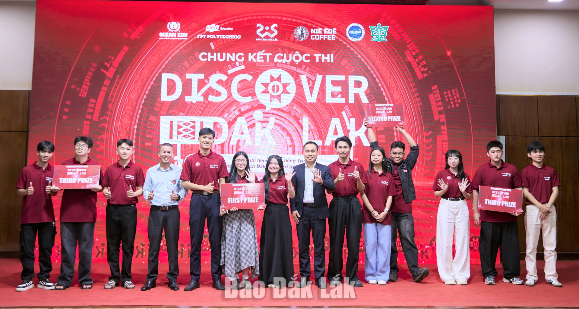 Nghệ nhân Ama HLoan tham gia ghi hình video giới thiệu nhạc cụ truyền thống Êđê cùng nhóm thí sinh dự thi Discover Dak Lak 2026.