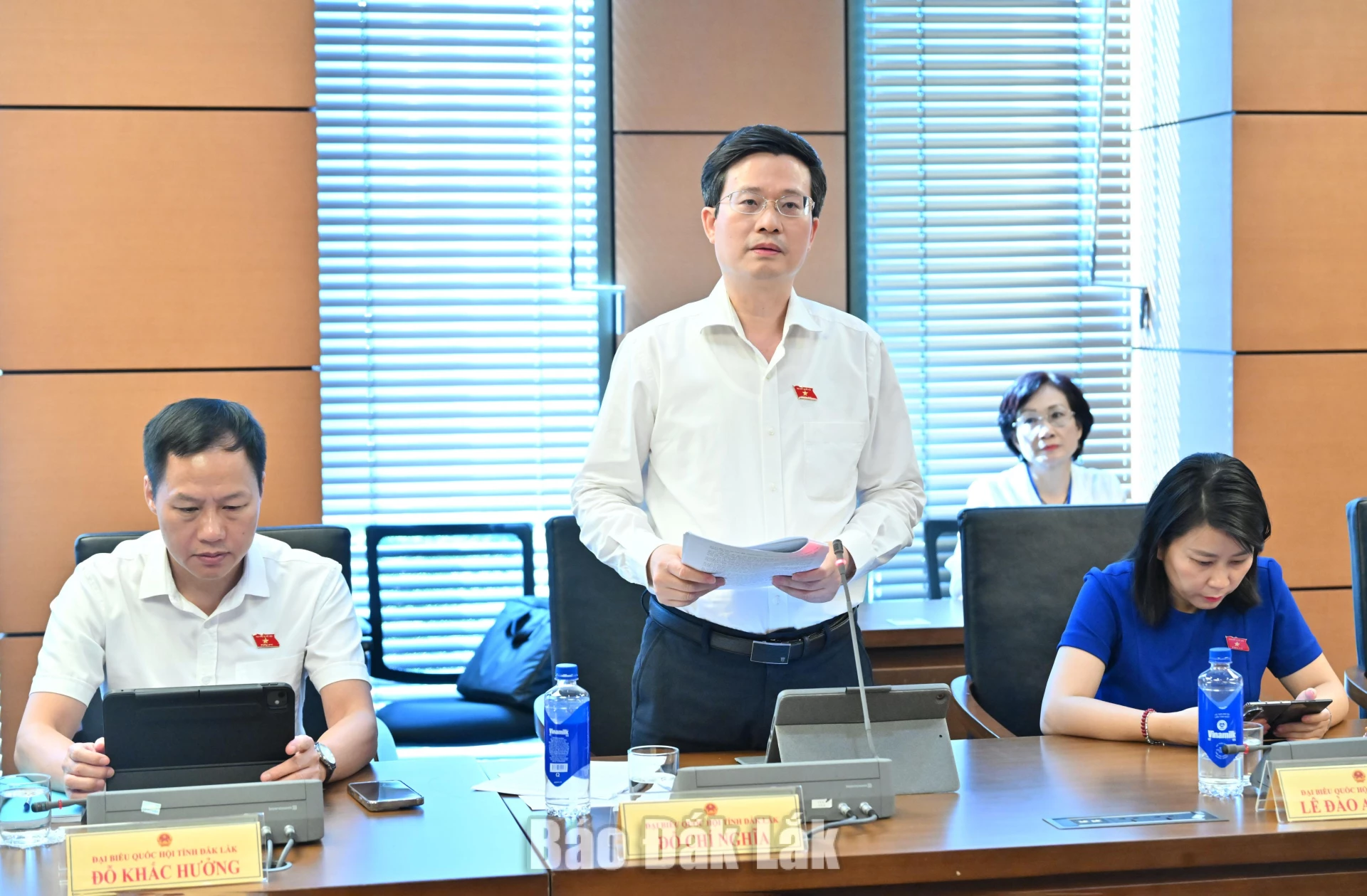 Đại biểu Đỗ Chí Nghĩa, Ủy viên là ĐBQH hoạt động chuyên trách tại Ủy ban Văn hóa và Xã hội của Quốc hội phát biểu thảo luận. Ảnh: Đoàn ĐBQH tỉnh cung cấp