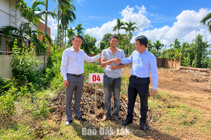 Từ chính sách hỗ trợ đất đến niềm vui an cư