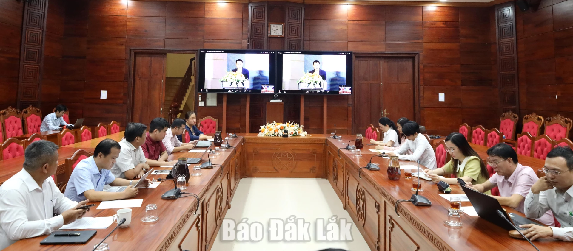 Đại biểu tham dự và theo dõi hội thảo tại điểm cầu tỉnh Đắk Lắk.