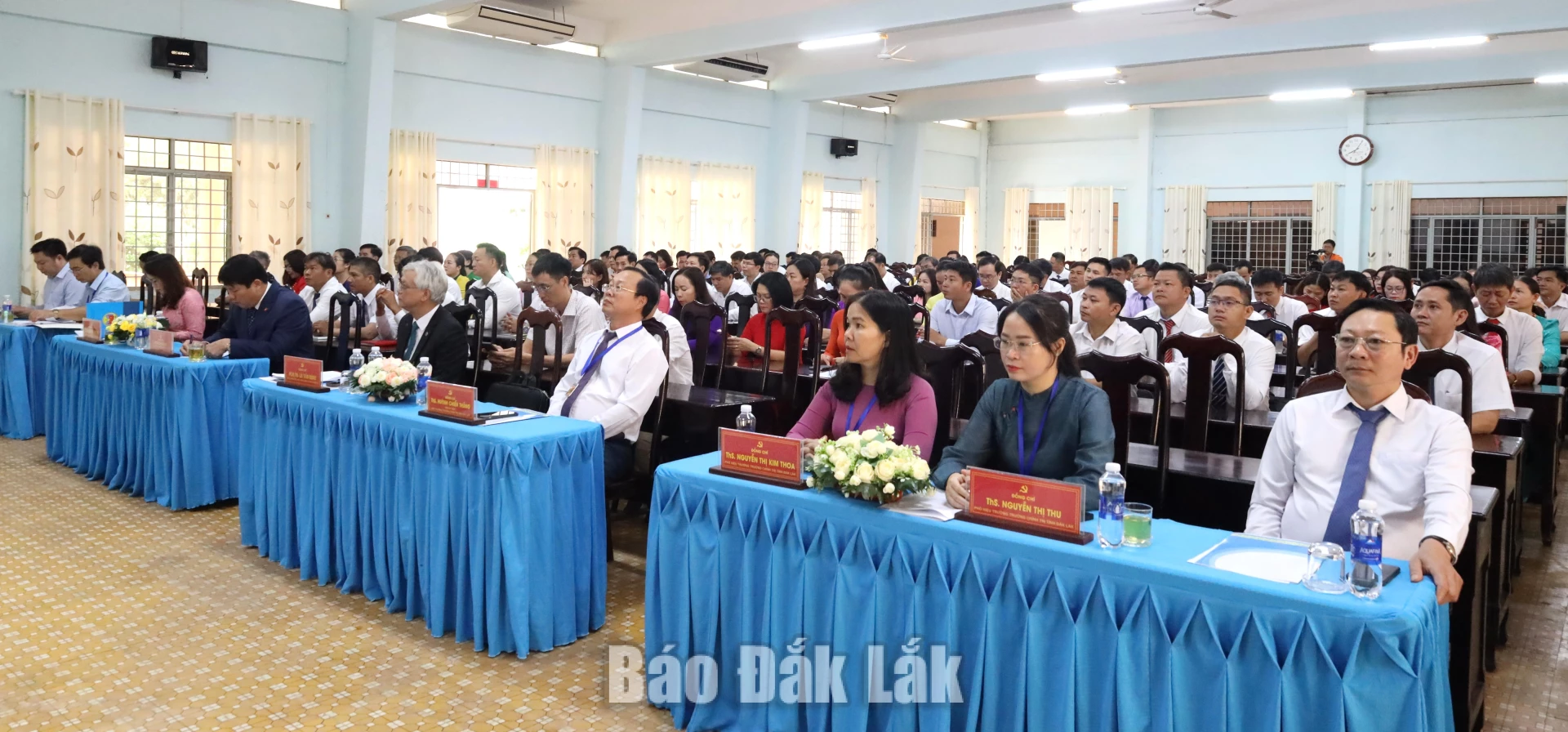 Các đại biểu và học viên tham dự lễ khai giảng.