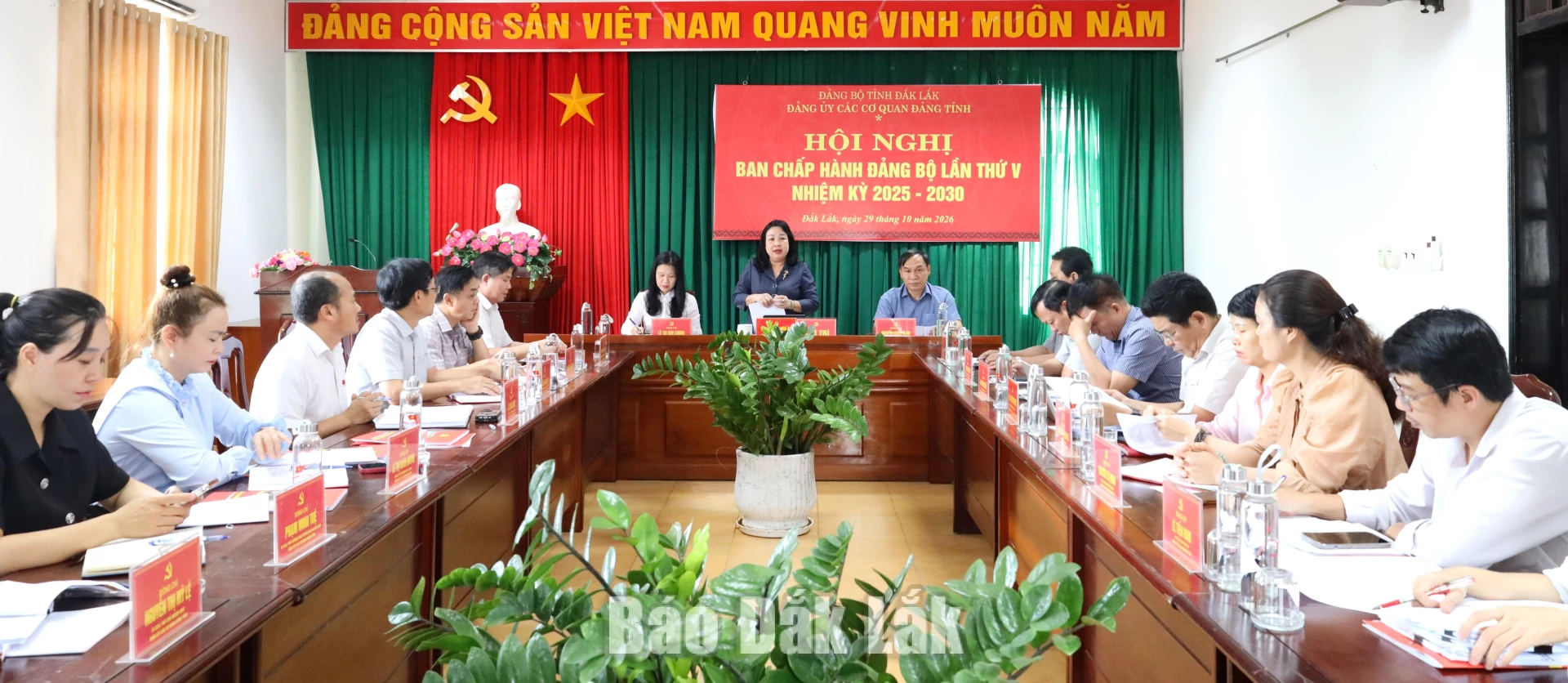 Các đại biểu tham dự hội nghị.