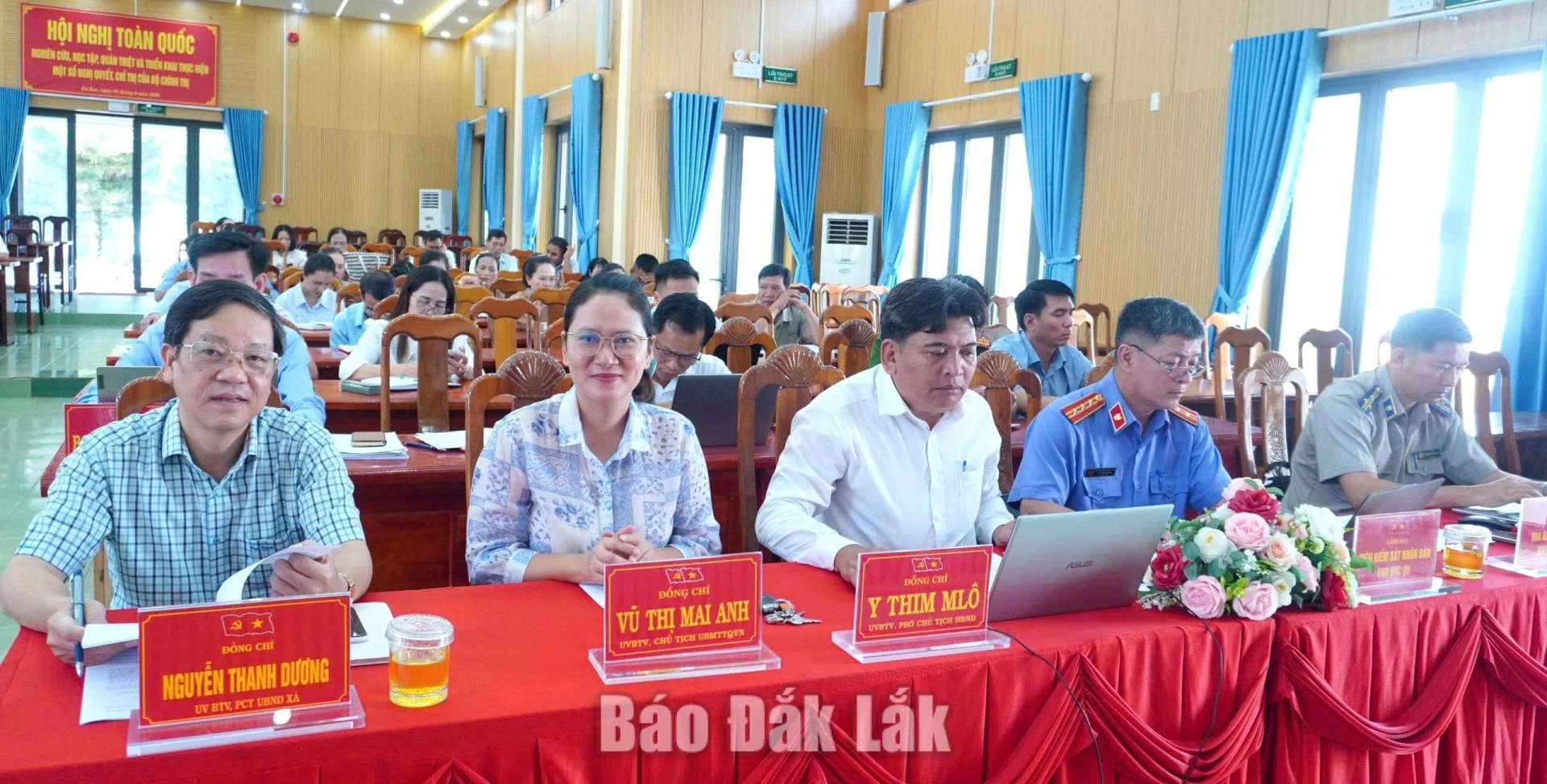 Các đại biểu tham dự hội nghị.