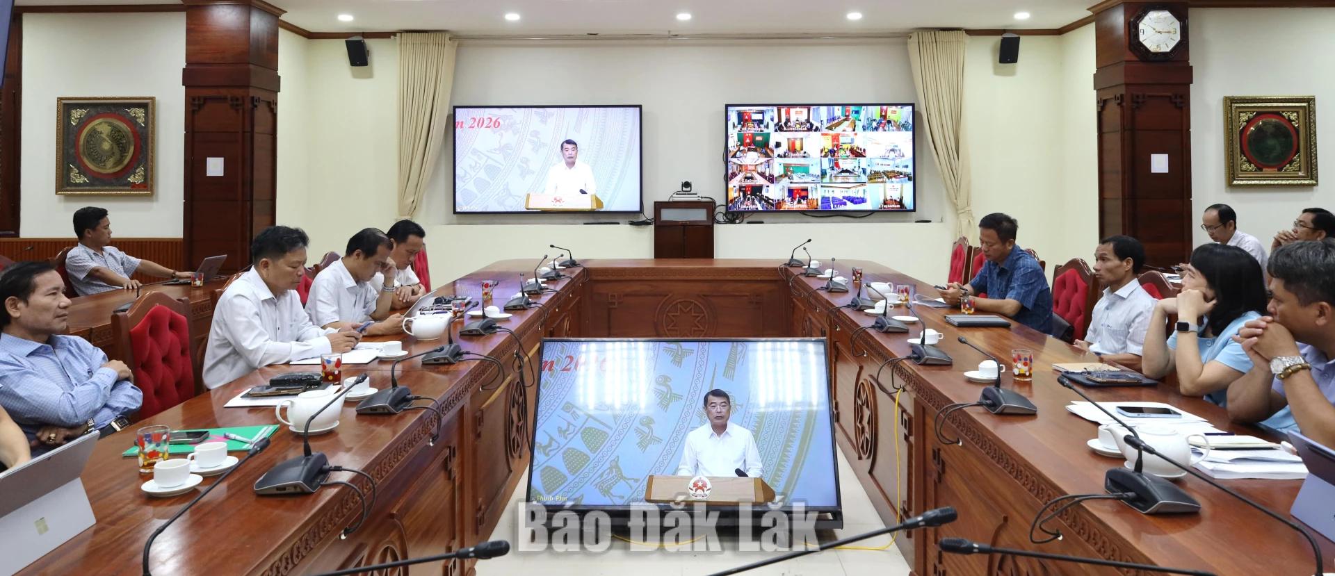 Đại biểu điểm cầu tỉnh Đắk Lắk nghe phát biểu kết luận hội nghị của Thủ tướng Chính phủ Lê Minh Hưng.