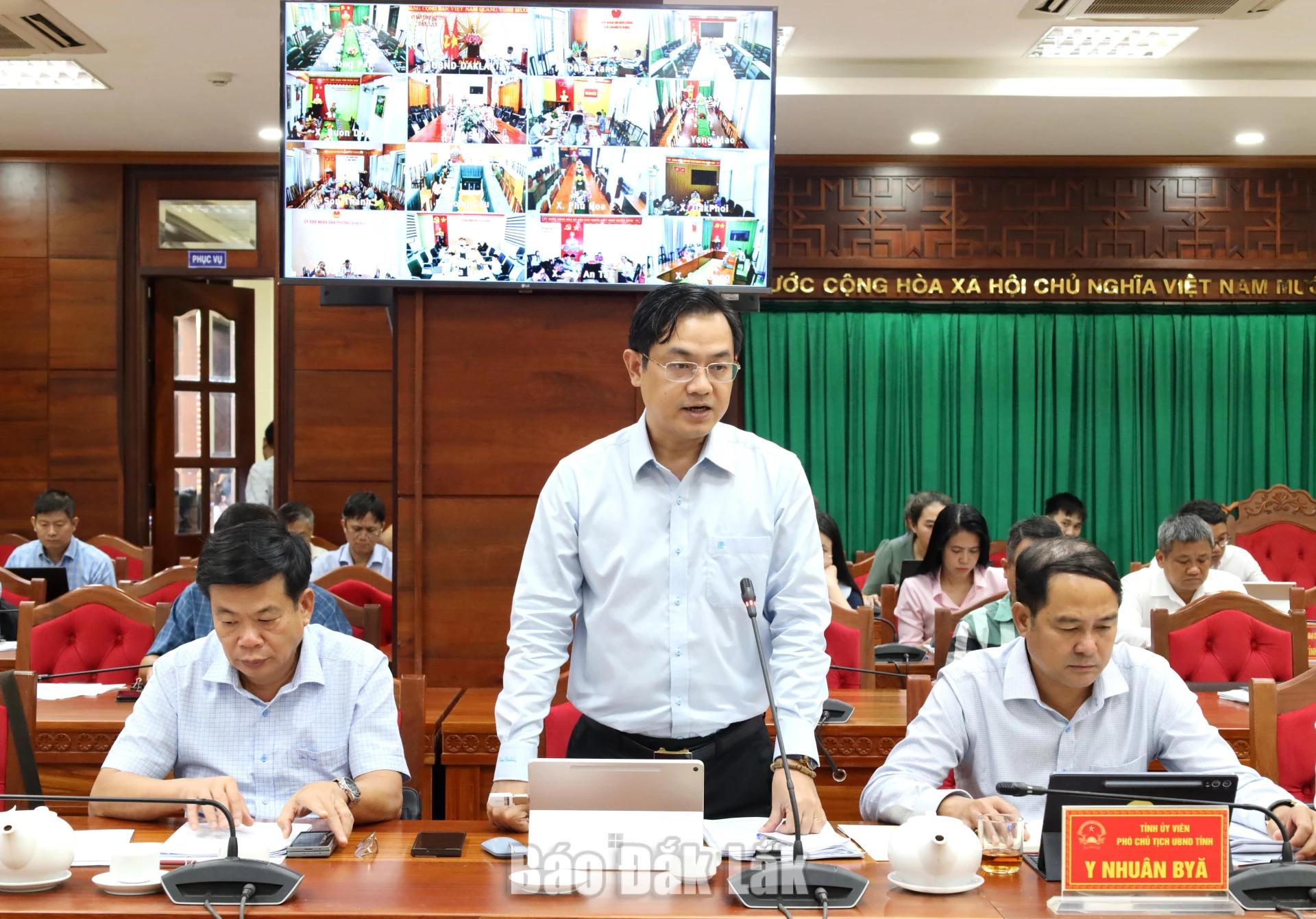 Giám đốc Sở Xây dựng Hồ Quang Đệ nêu ý kiến tại cuộc họp.