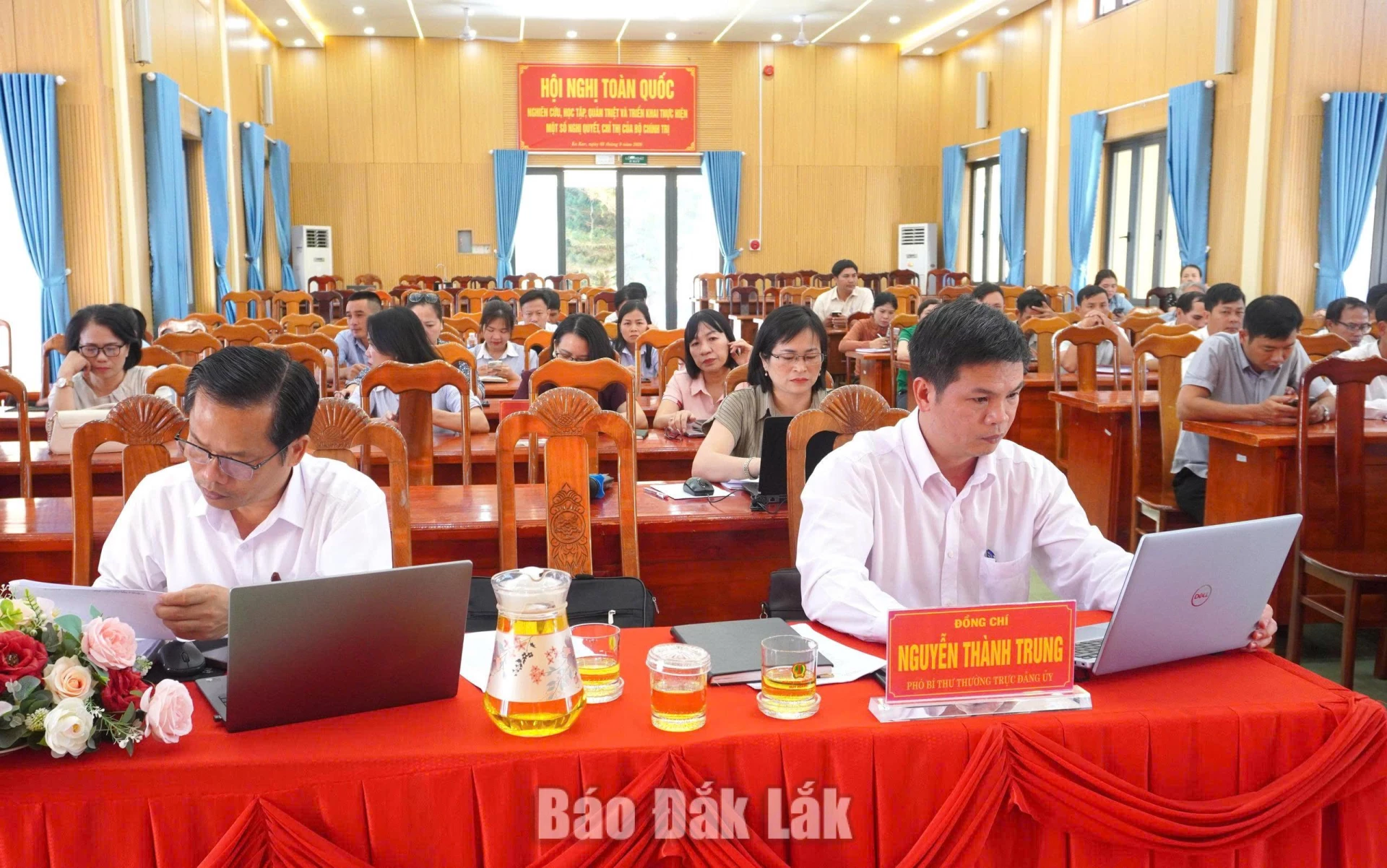 Các đại biểu tham dự hội nghị.