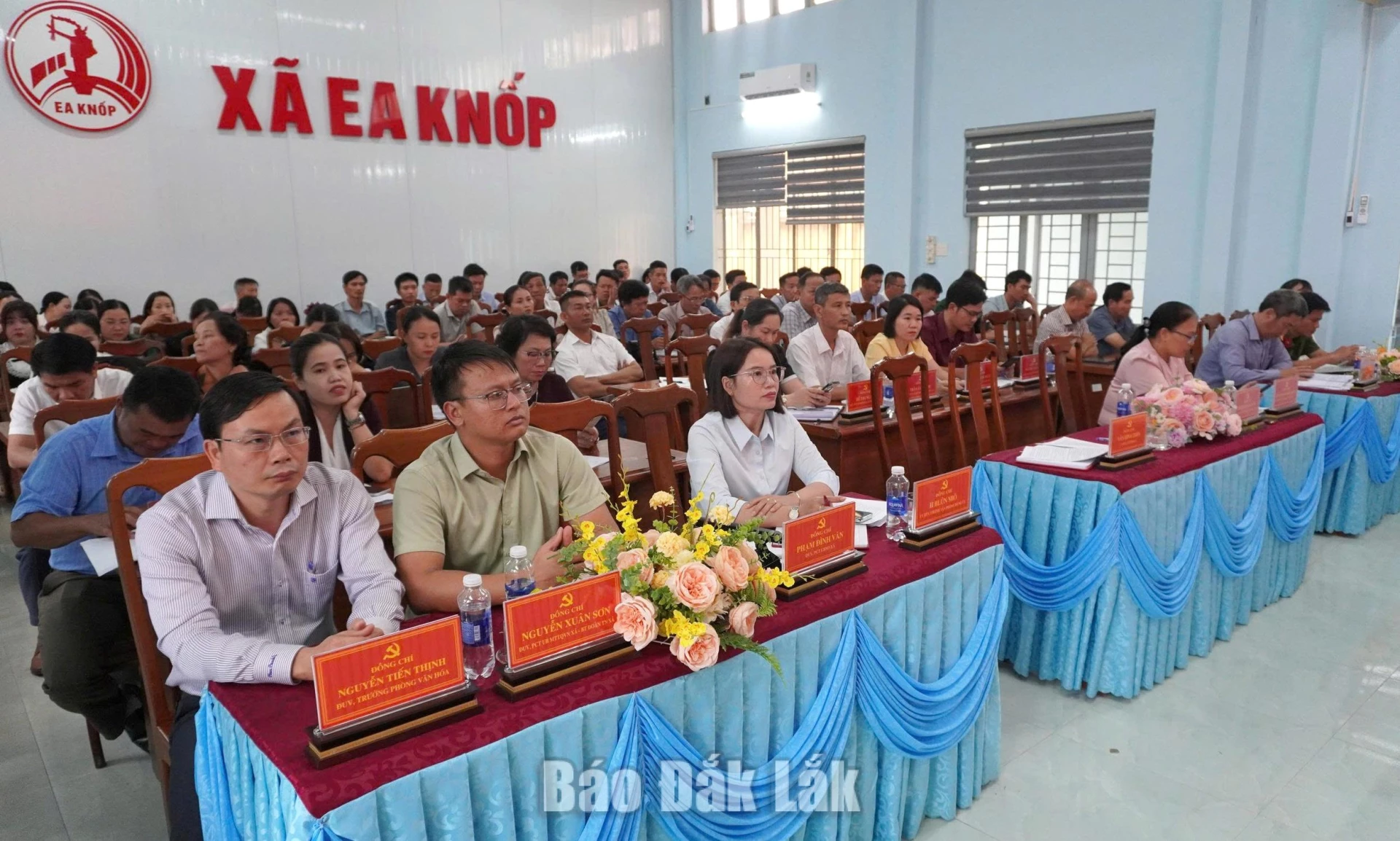 Các đại biểu tham dự hội nghị.