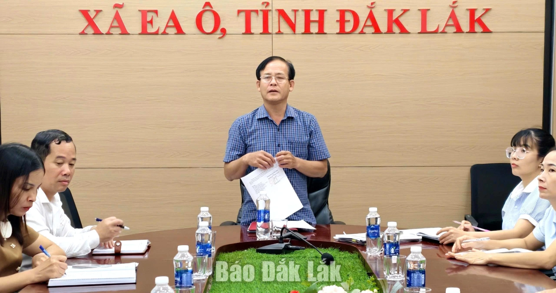 Phó Bí thư Thường trực Đảng ủy xã, Trưởng Ban Công tác 35 Đảng ủy xã Ea Ô Nguyễn Ngọc Trí phát biểu tại hội nghị.