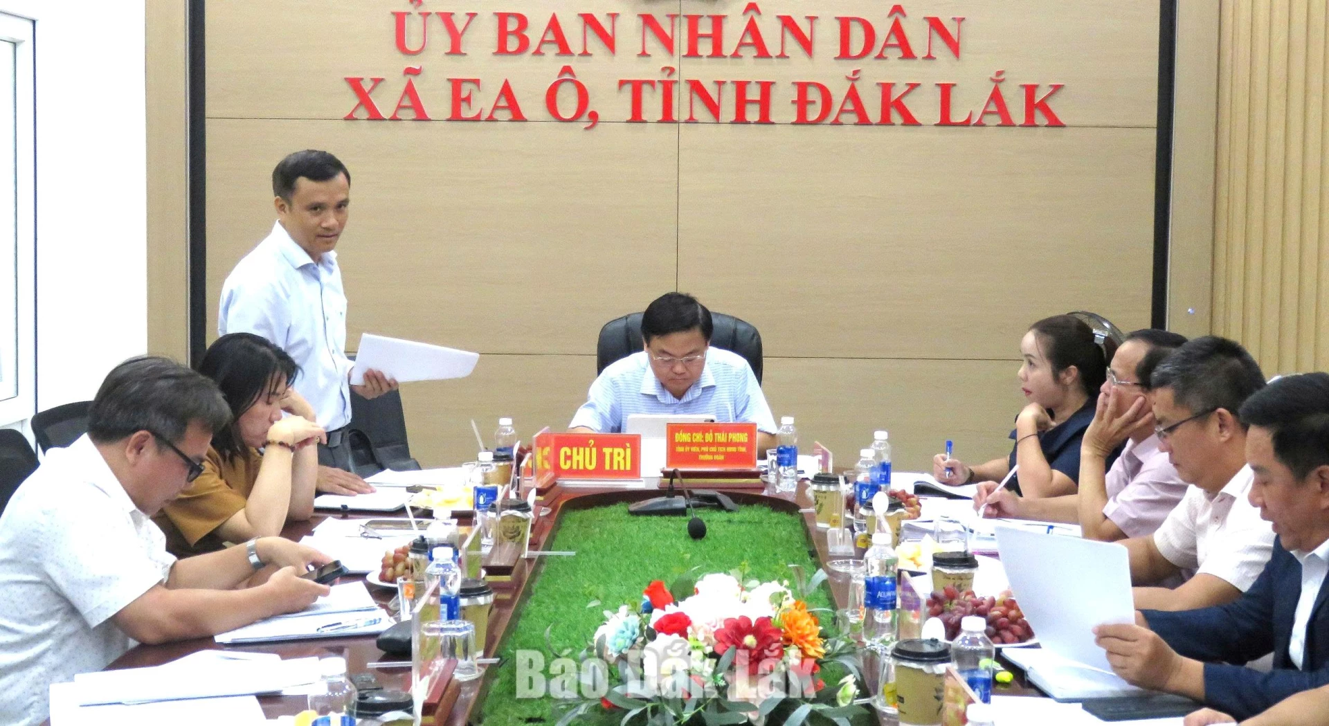 Phó Ban Pháp chế HĐND tỉnh, Phó trưởng đoàn Nguyễn Khắc Long nêu ý kiến tại buổi làm việc.