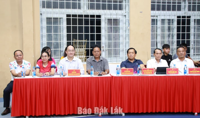 Đại biểu tham dự Lễ khai mạc giải.
