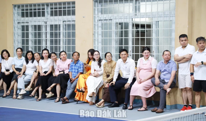 Giải đấu thu hút đông đảo khán giả đến xem và cổ vũ.