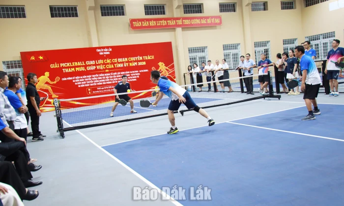 Một trận đấu nội dung đôi nam tại giải.