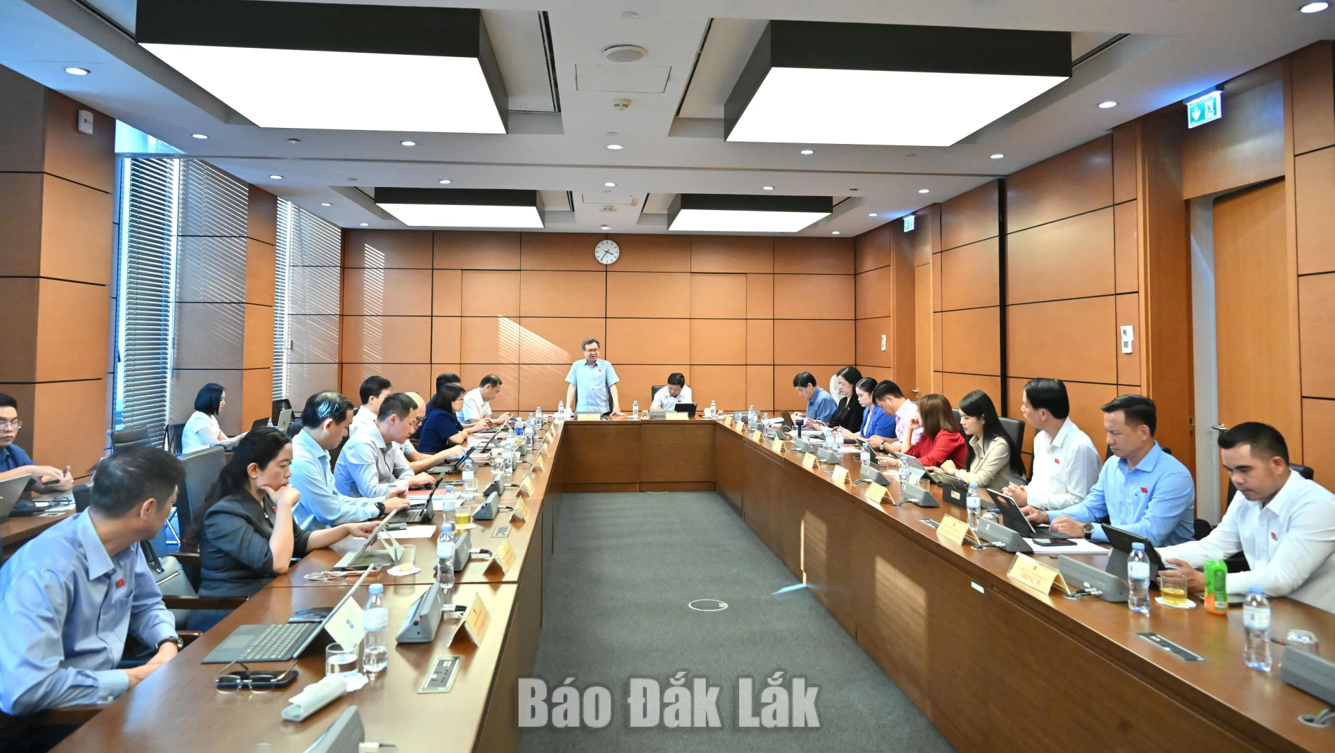 Quang cảnh phiên làm việc. Ảnh: Đoàn ĐBQH tỉnh cung cấp