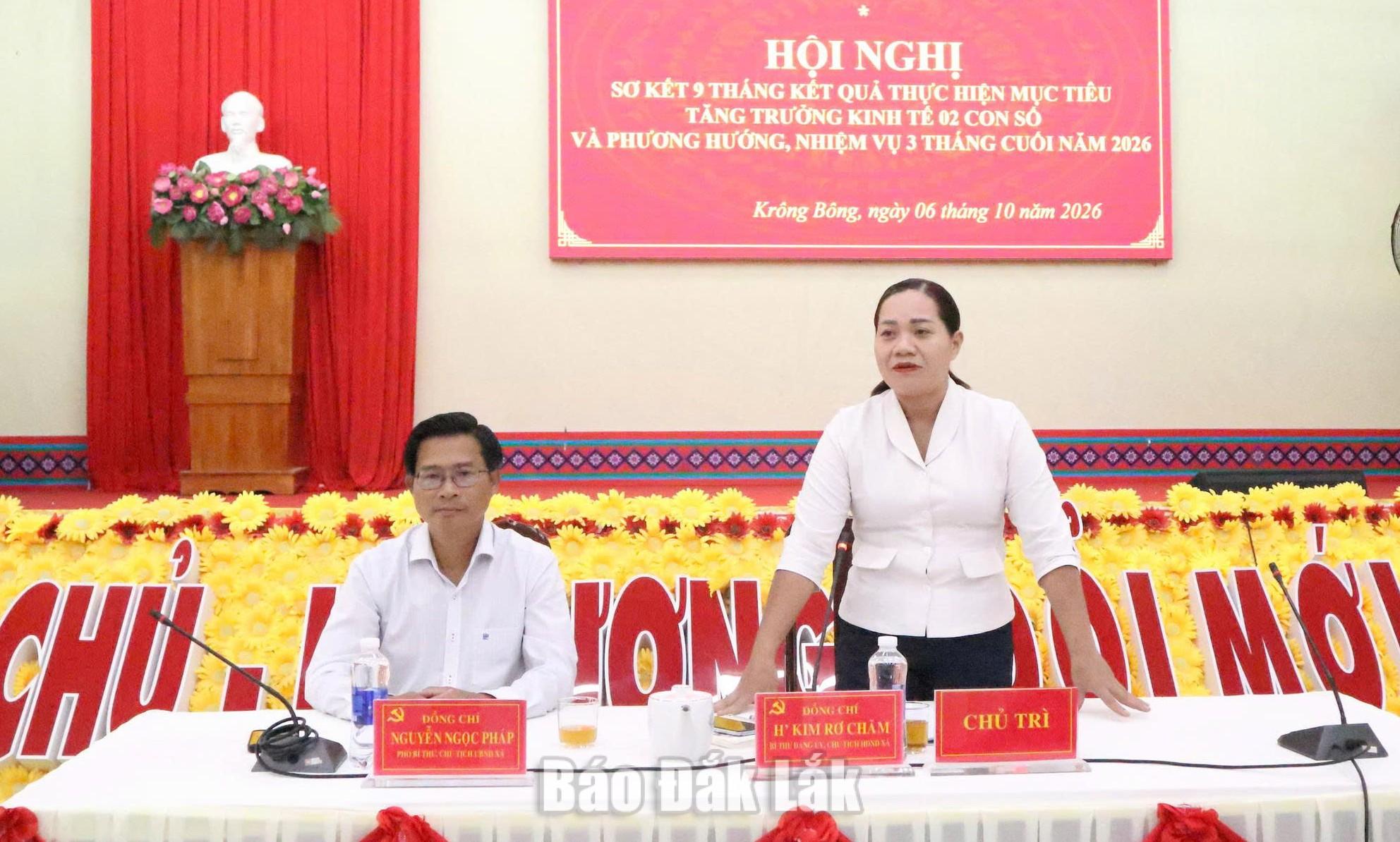 Bí thư Đảng ủy xã HKim Rơ Chăm phát biểu tại hội nghị.