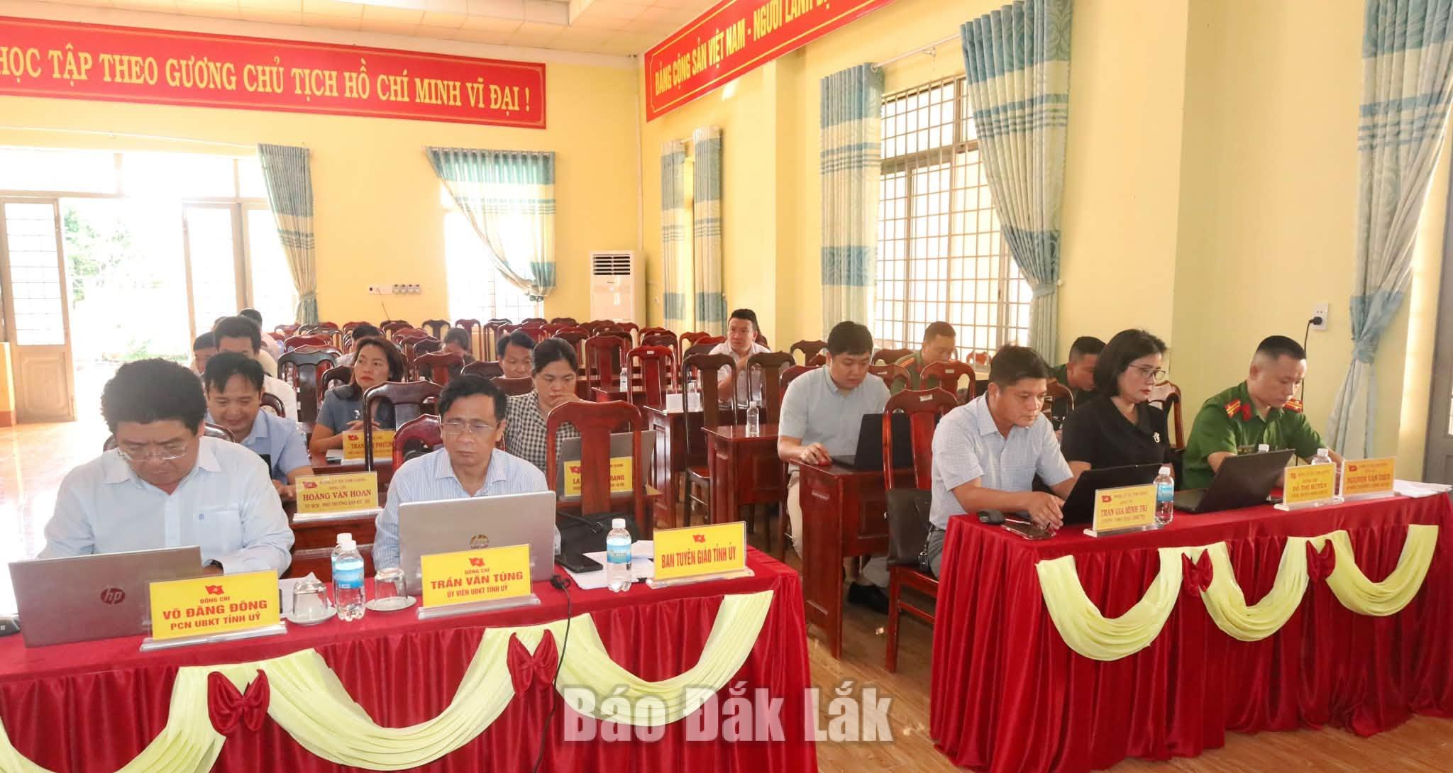 Đại biểu tham dự hội nghị.