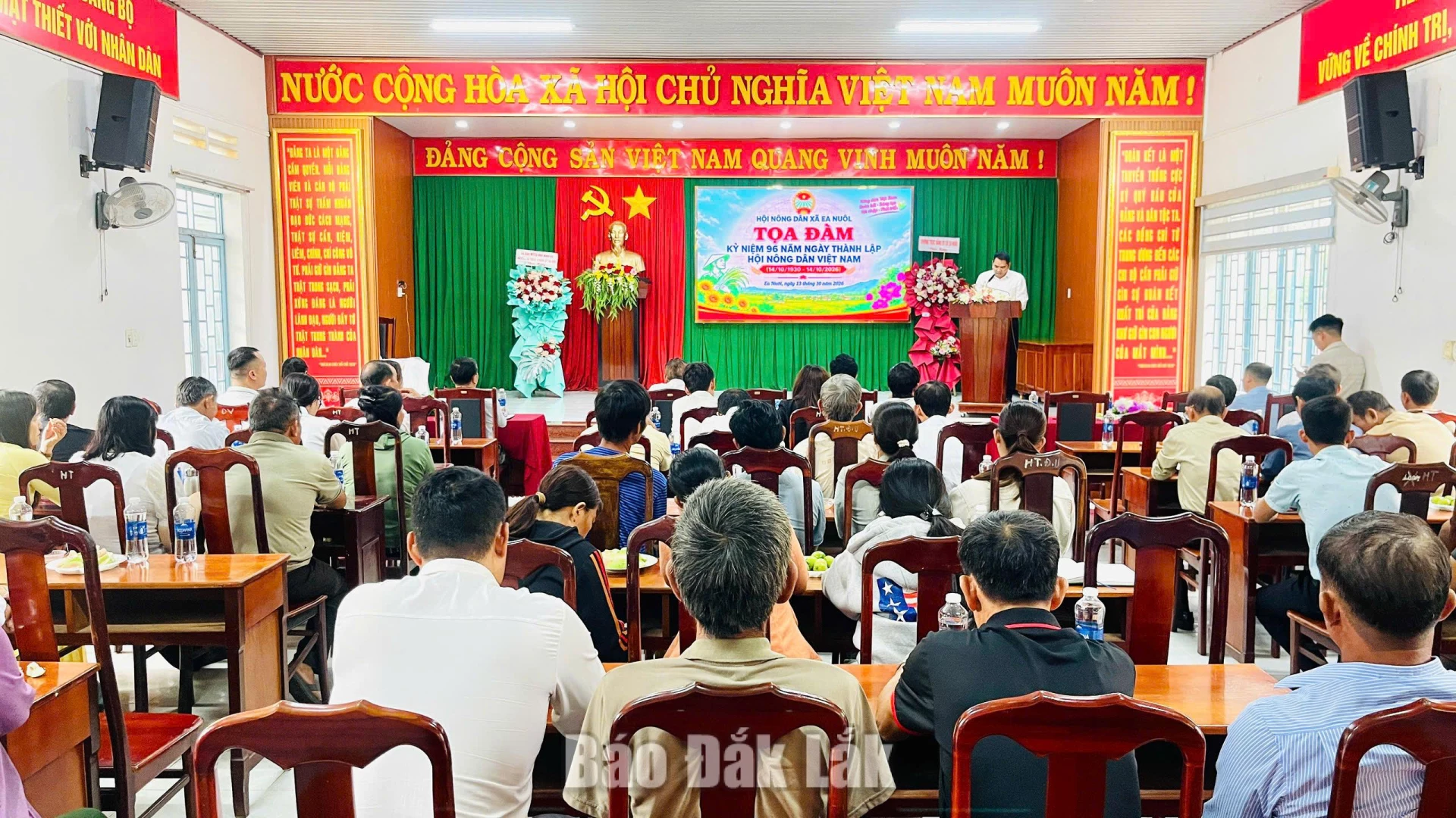 Các đại biểu tham dự chương trình tọa đàm.