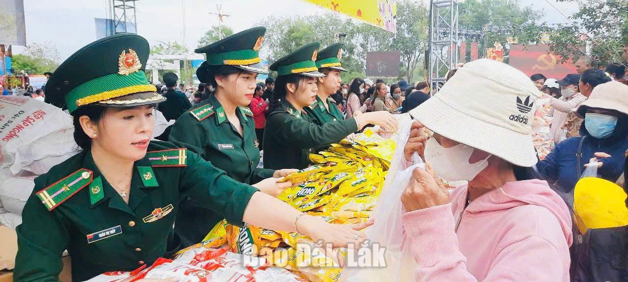 Cán bộ, hội viên phụ nữ 