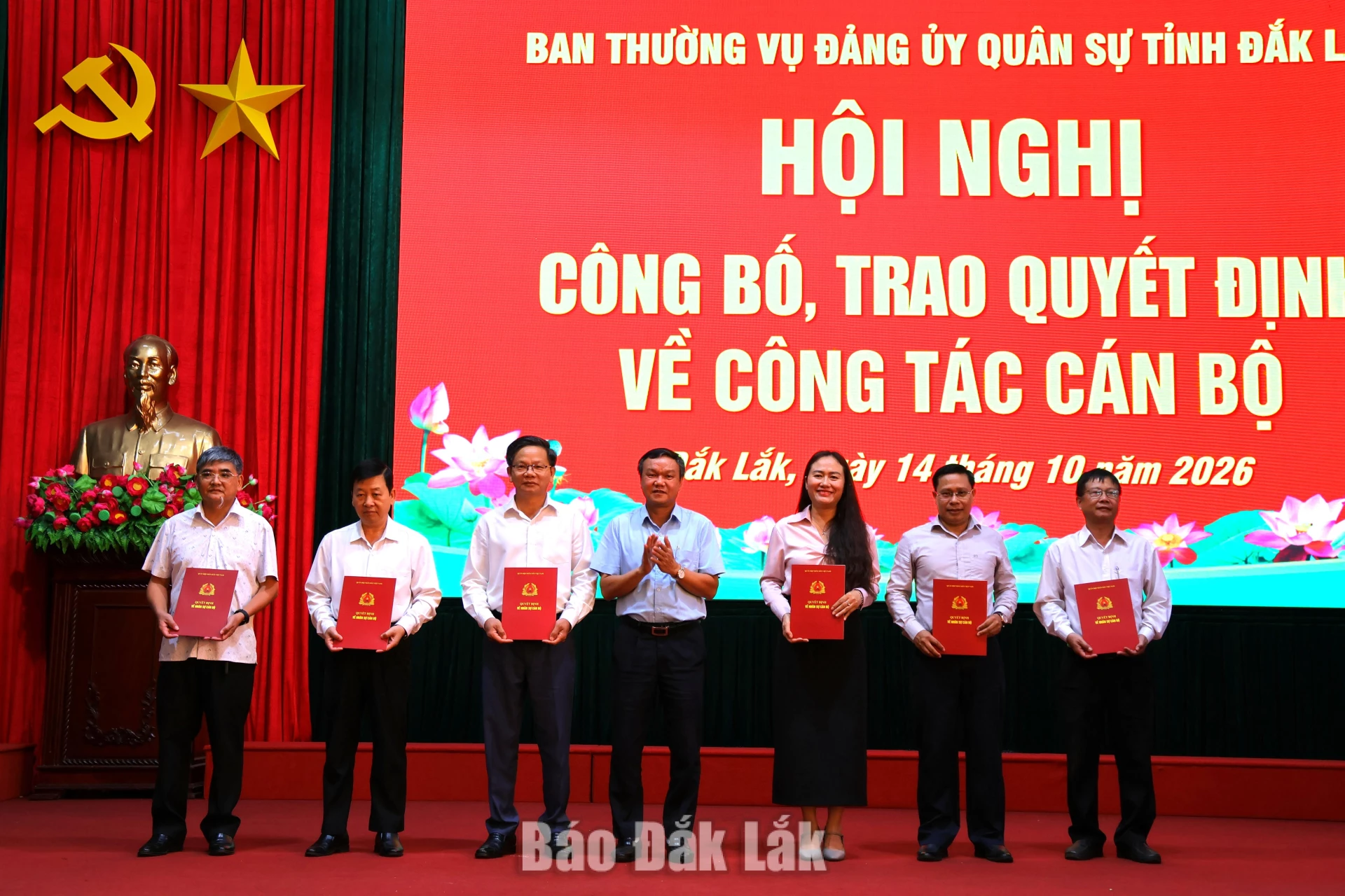 Phó Chủ tịch UBND tỉnh Đào Mỹ trao quyết định