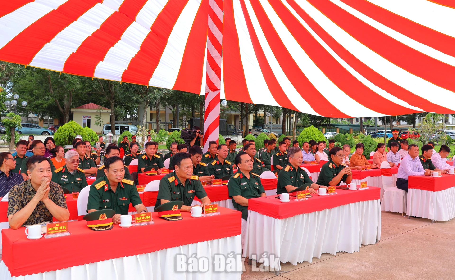 Các đại biểu tham dự lễ khởi công.