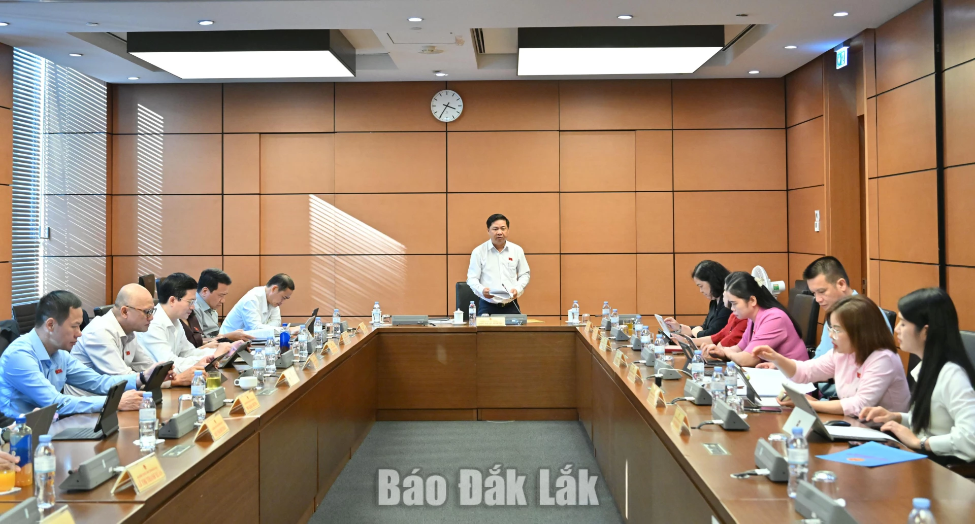 Quang cảnh phiên làm việc. Ảnh: Đoàn ĐBQH tỉnh cung cấp