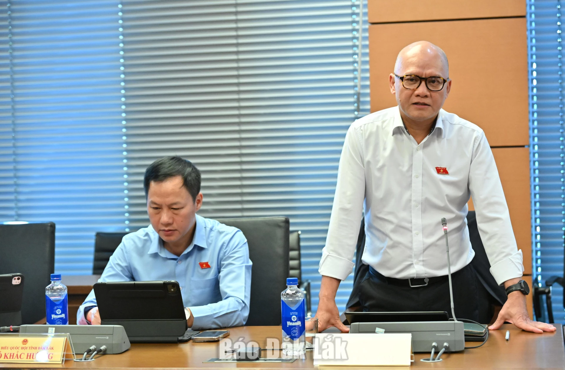 Đại biểu Bế Trung Anh, Ủy viên là ĐBQH hoạt động chuyên trách tại Ủy ban Công tác đại biểu của Quốc hội thảo luận tại phiên làm việc. Ảnh: Đoàn ĐBQH tỉnh cung cấp